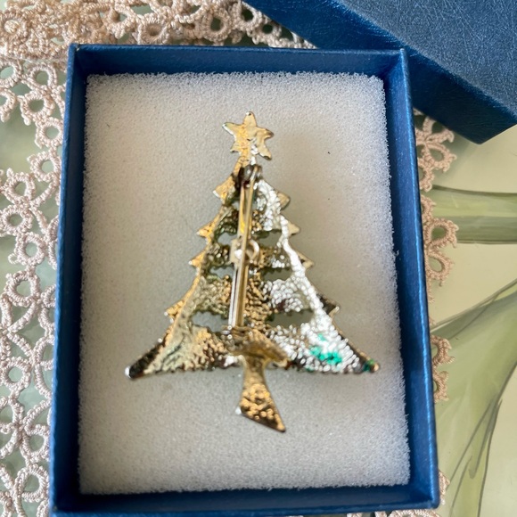 Vintage Christmas Tree Broach . 2/$24 - Picture 4 of 6